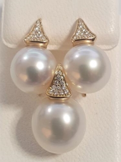 13mm S/SEA. 18KYG, 0.06ct, PENDANT