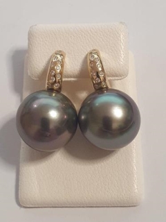 17mmTAHITIAN, 18KYG HAMRSET 0.19ct