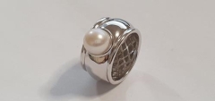 WIDE COLLARED FW BUTTON RING, WITH GALLERY