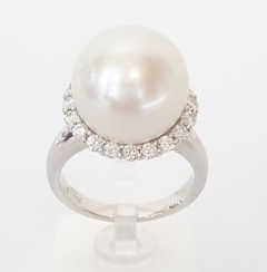 13.5mm S/SEA,18KWG OVAL CLSTR 0.58ct