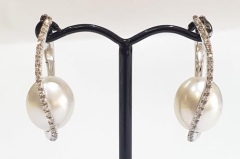 11mm OVL S/SEA, 18KWG HUGGIE 0.28ct
