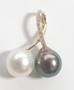 10mm S/SEA & TAHITIAN ,18KYG DIA.SET DOUBLE PEARL PEND.